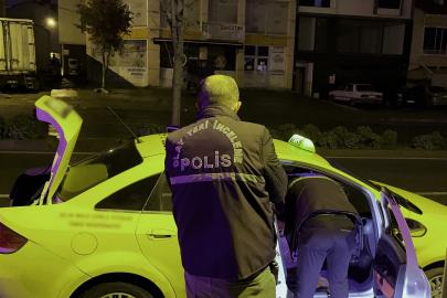 Taksi şoförünü seyir halindeyken bıçakladı