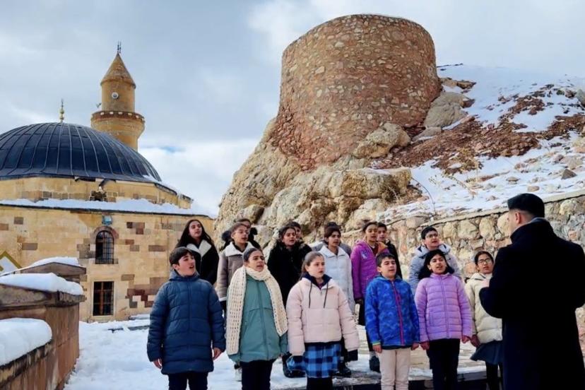 Tarihi İshak Paşa Sarayı ve Ağrı Dağı eteklerinde Ramazan ilahileri yankılandı