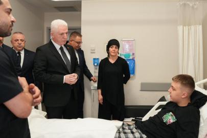 Vali Gül’den yaralı öğrenciye geçmiş olsun ziyareti