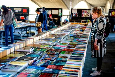 Yazarlar yapay zekayı protesto ederek içi boş kitap yayınladılar