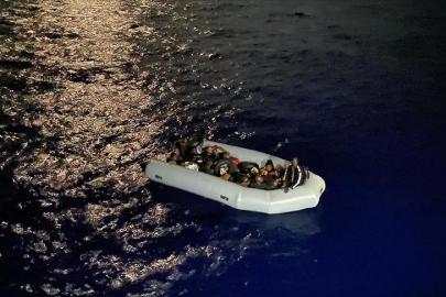 Yunanistan açıklarında 6 gün denizde kaldılar. Hayatını kaybeden 22 göçmen denize atıldı