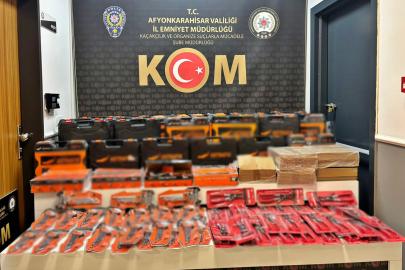 Afyonkarahisar’da kaçakçılık operasyonu: 2 şüpheli gözaltında