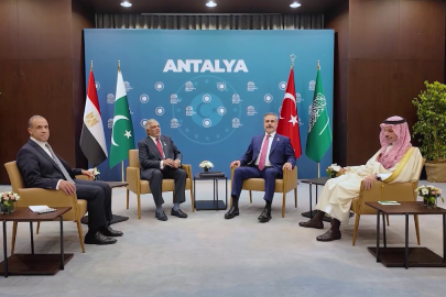 Antalya'da dörtlü buluşma. Türkiye, Mısır, Pakistan ve Suudi Arabistan dışişleri bakanları görüştü