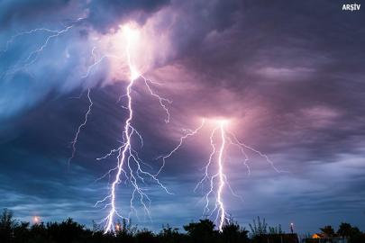 Çınar'da yıldırım düştü: 1 yaralı