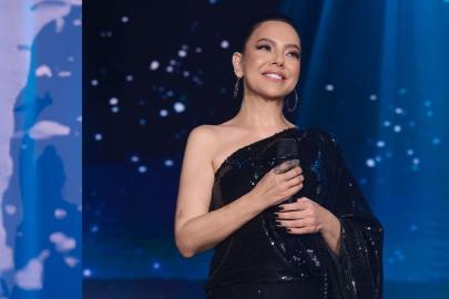 Ebru Gündeş'ten itiraf! Konserde seyirciye sordu