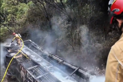 Ekvador'da yolcu otobüsü uçuruma yuvarlandı. 11 kişi öldü