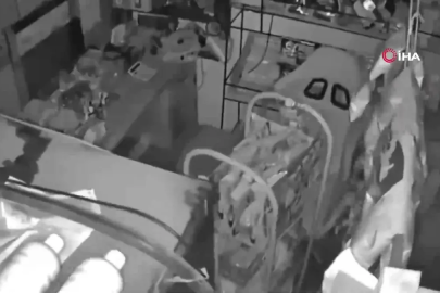 Endonezya'da 7.4 büyüklüğünde deprem: 1 kişi öldü