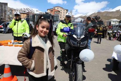 Hakkari’de Polis Haftası etkinliğine yoğun ilgi