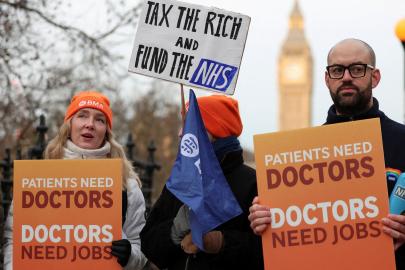 İngiltere’de doktorlar iş bıraktı