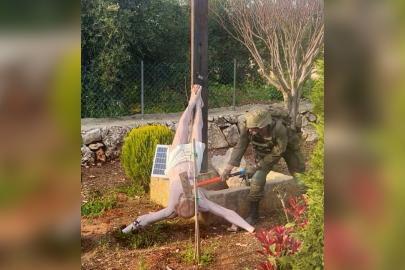 İsrail askerleri Hz. İsa heykelini de balyozla parçaladı