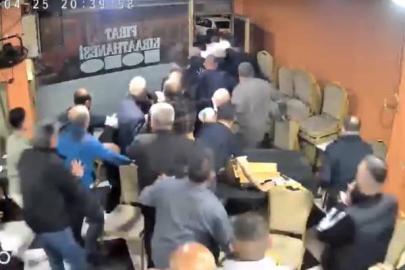 Kahvehanede deprem paniği. Araçtan gelen müzik kahvehanenin camını titretti