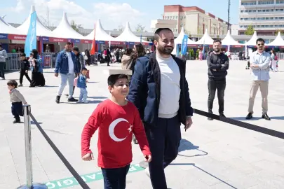 Kocaeli Büyükşehir'in 'Bi Dünya Eğlence'sine koşa koşa geldiler