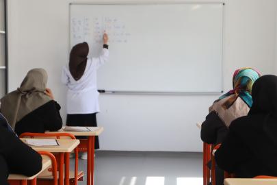 Malatya'da yaşlı vatandaşlara okuma yazma desteği