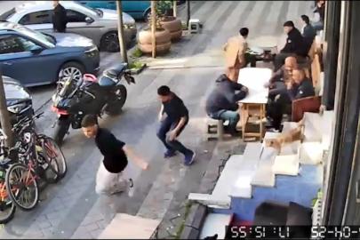 Müşteriler kaçtı, kedi peşlerini bırakmadı