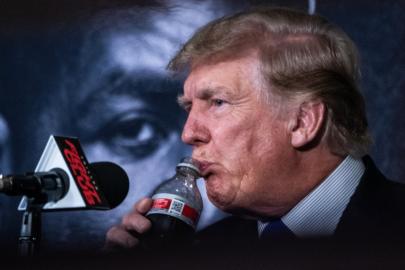 Trump kola bağımlılığını böyle savunmuş: "Çimi öldürüyorsa kanseri de öldürür"