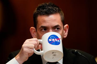 Trump'ın gündemi UFO'lar ve NASA yöneticisinin "kepçe kulakları"