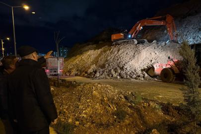 Üniversitesi yolundaki heyelan alanı incelendi