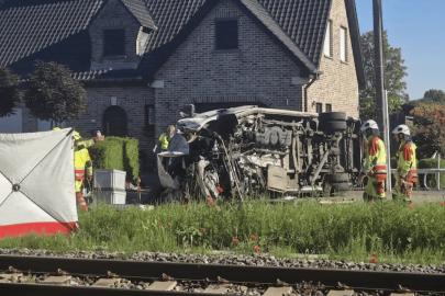 Belçika'da tren okul otobüsüne çarptı: 4 ölü