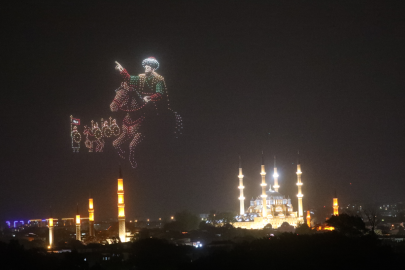 Edirne'de İstanbul'un fethi kutlandı. Sağanak altında bin dronla gösteri