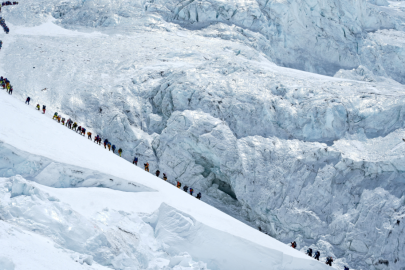 Everest Dağı'nda yeni bir rekora imza atıldı