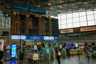 Helsinki'de İHA tehlikesi. Havalimanında uçuşlar durduruldu, savaş uçakları havalandı