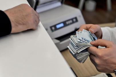 KDK'dan öğrenci bursu kararı: Üniversite yönetimi borcu sildi