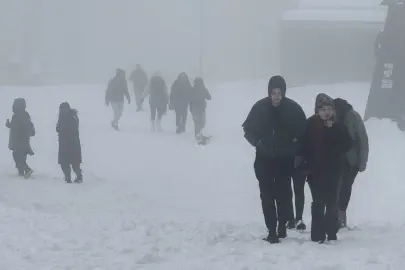 Kocaeli'de Kuzuyayla’da bahar ortasında kar sürprizi
