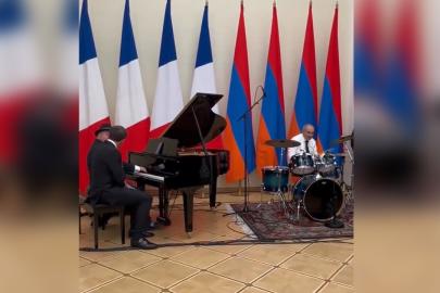 Macron şarkı söyledi, Paşinyan davul çaldı