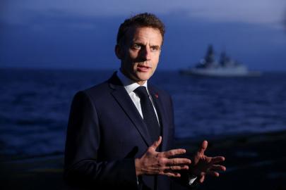 Macron sinirlendi, Kenya'da paneldekilere fırça çekti