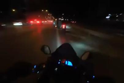 Motosikletli araca çarpmaktan son anda kurtuldu