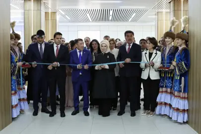Sıfır Atık Projesi Kazakistan'da. Emine Erdoğan, Sıfır Atık Eğitim Laboratuvarı'nın açılışını yaptı