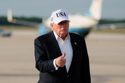 Trump tehditlere devam ederken, İran'da halka silah eğitimi verildi