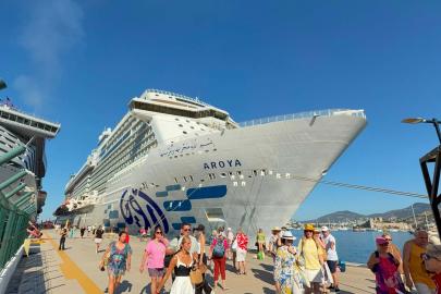 Bodrum'a 2 kruvaziyerle denizden 4 bin 625 turist geldi