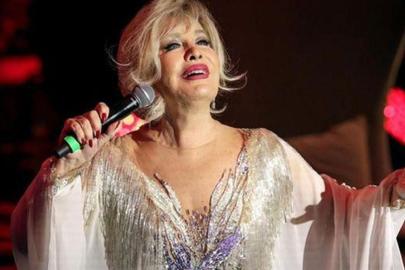 Emel Sayın'ın hastalığı nedir, sağlık durumu nasıl? Emel Sayın konserlerini neden iptal etti?