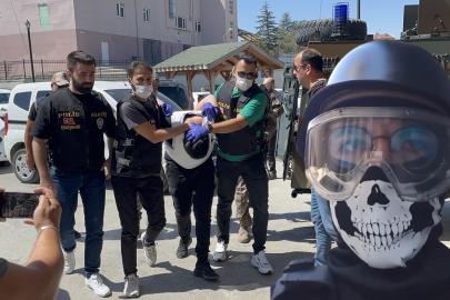 Kar maskesi takıp 5 kişiyi bıçaklamıştı. Cezaevinde intihar etti