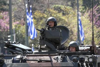 Yunanistan ordusunda yeni uygulama. Gönüllü kadın askerler göreve başladı