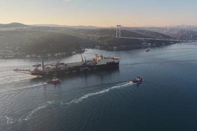 Boğaz dev geminin geçişi için kapatıldı