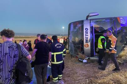Çift katlı otobüs devrildi, 46 kişi yaralandı