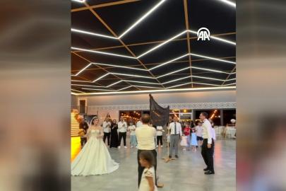 Düğün töreninde ilginç anlar: Gelin ve damat voleybol oynadı