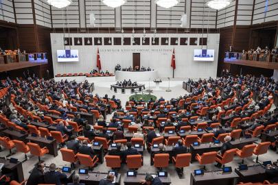 En düşük emekli aylığının artırılmasına yönelik düzenlemeyi de içeren kanun teklifi. 6 madde daha kabul edildi