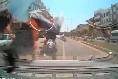 Feci kaza: Otomobile arkadan çarpıp havada taklalar attılar