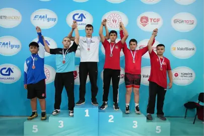 Güreşte Bursa Yıldırım rüzgarı