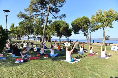 Kadınlar Boğaz’a karşı yogo yaptı