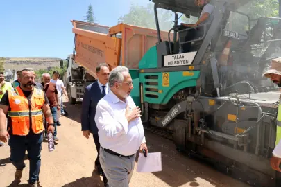Kayseri Talas'ta asfalt yılı hız kesmiyor