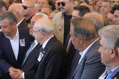 Kılıçdaroğlu ve Özel cenazede yan yana