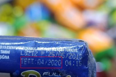 Markette pes dedirten olay. Son kullanma tarihi 10 yıl geçmiş ve kurtlanmış ürünler raflardan çıktı