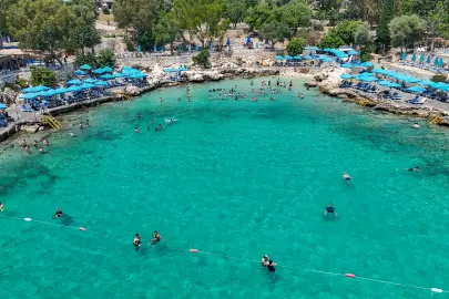 Mersin plajları tatilcilerin gözdesi oldu