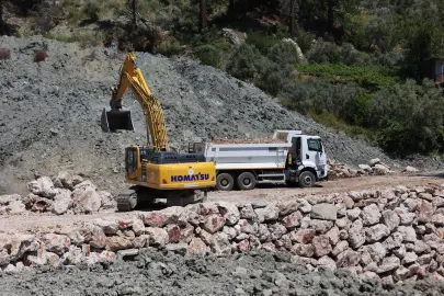 Muğla Seydikemer’de heyelan yaraları sarılıyor