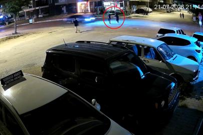 Otomobilin çarptığı kadın öldü; kaza kamerada