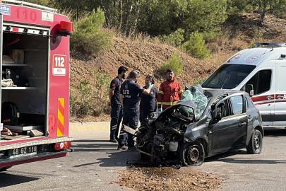 Otomobiller çarpıştı: 1 ölü, 2 yaralı